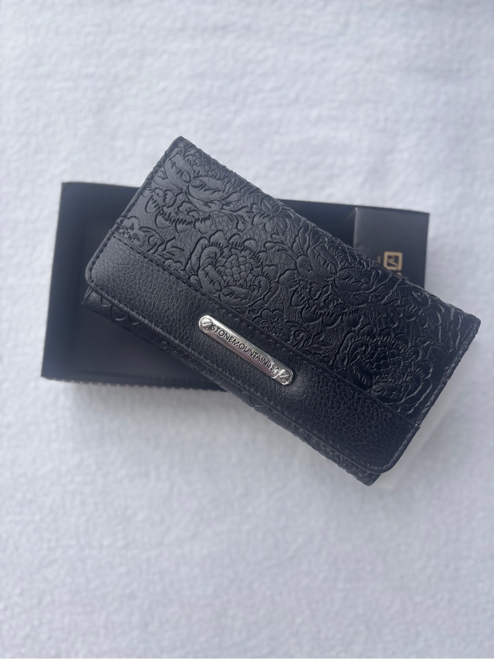 StoneMountain USA Black Floral Bonded Leather Wallet NWT